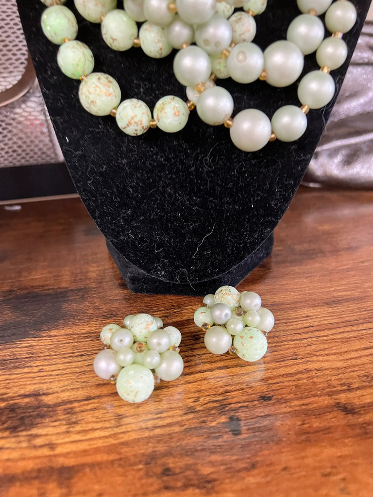 Vintage green Pearl necklace statement piece set