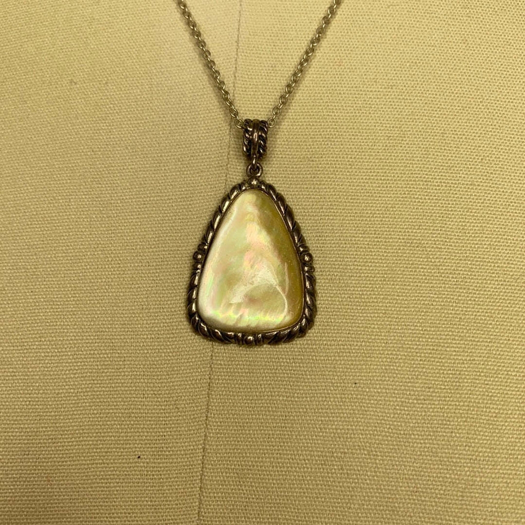 Sterling Silver mother of Pearl pendant necklace