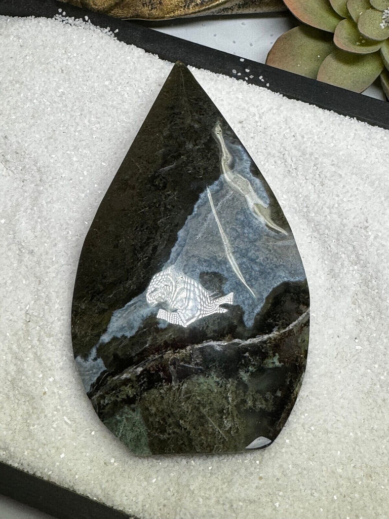 Garden Quartz Teardrop Stone tower